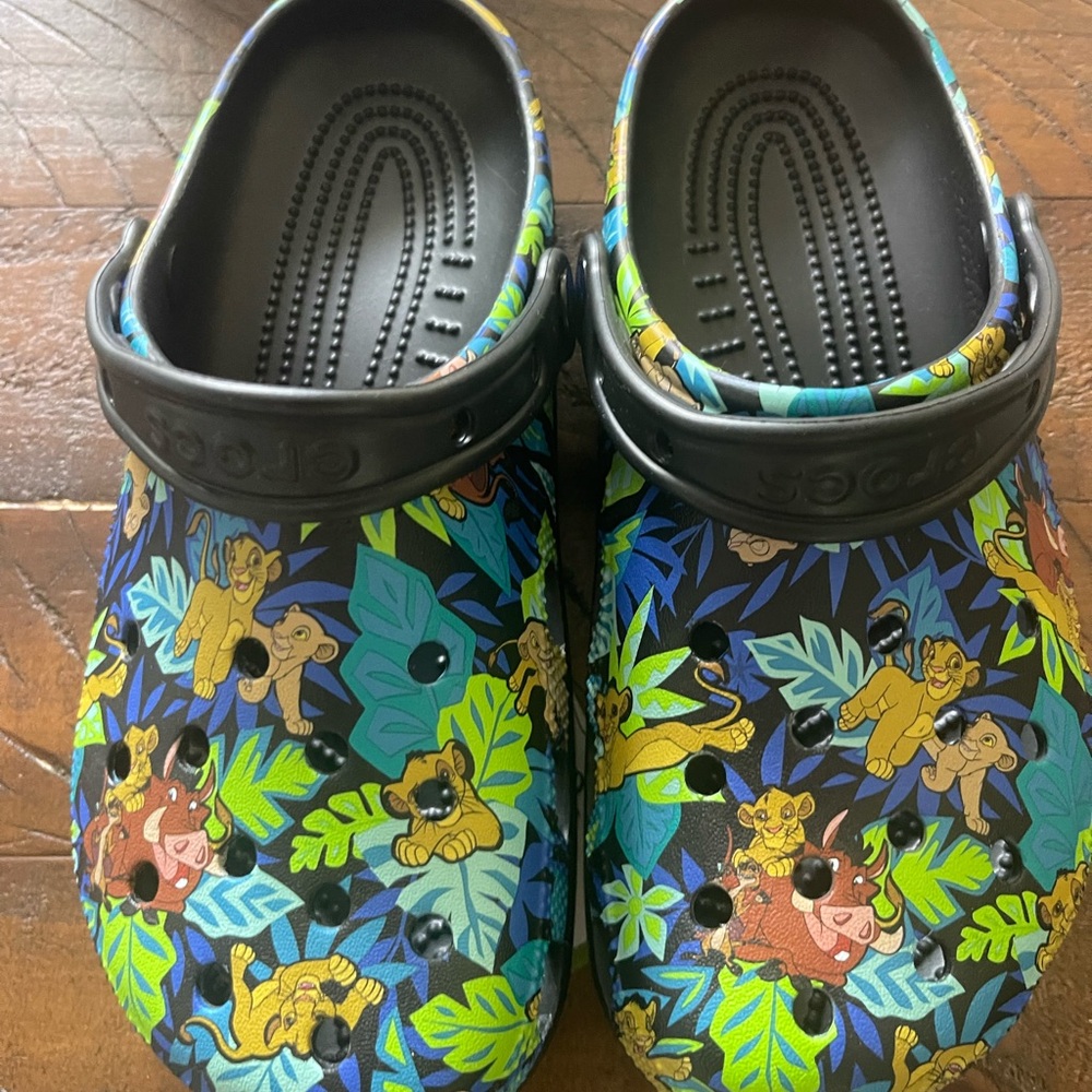 CROCS - Disney Lion King - NWT
